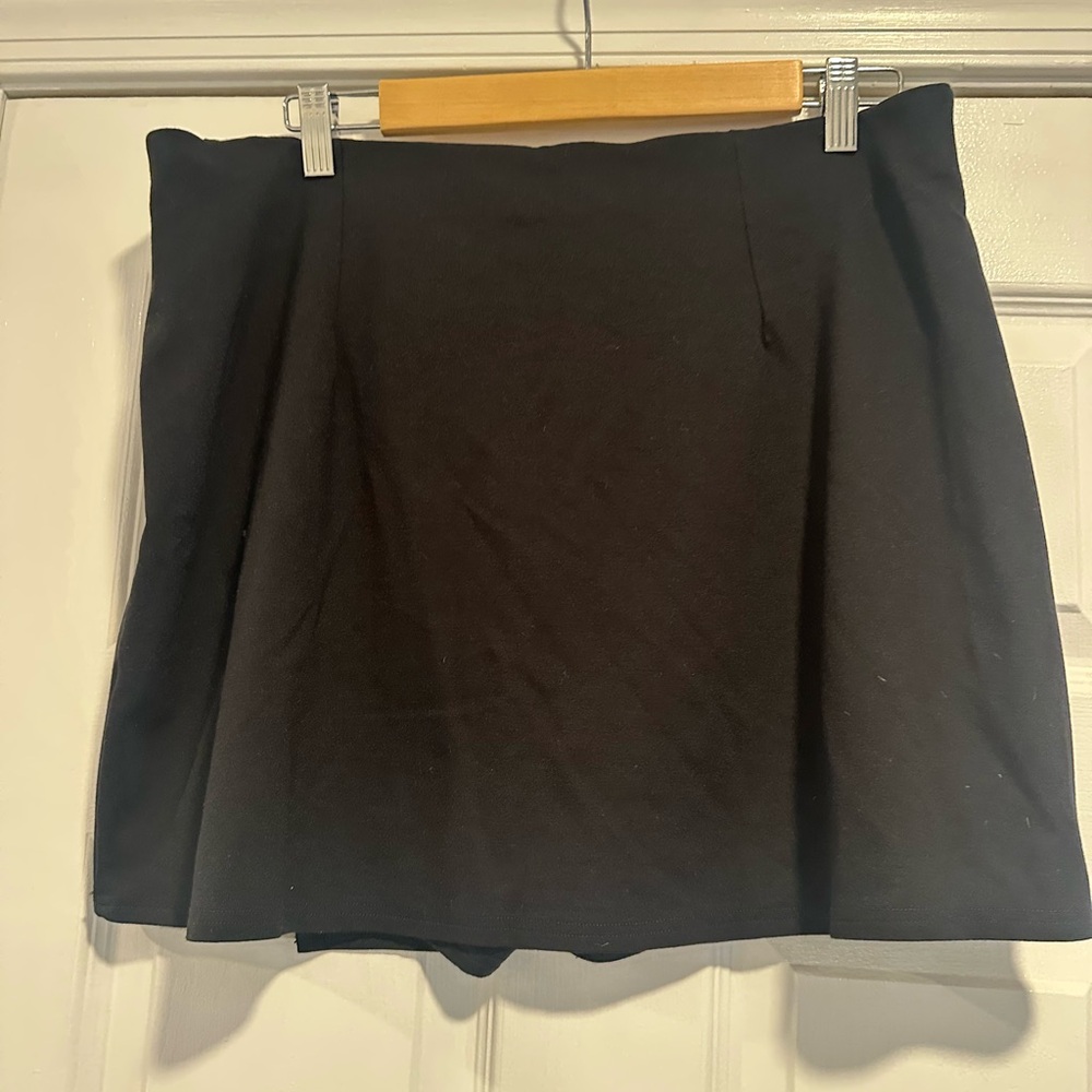 American Eagle Black Skort - Picture 3 of 4